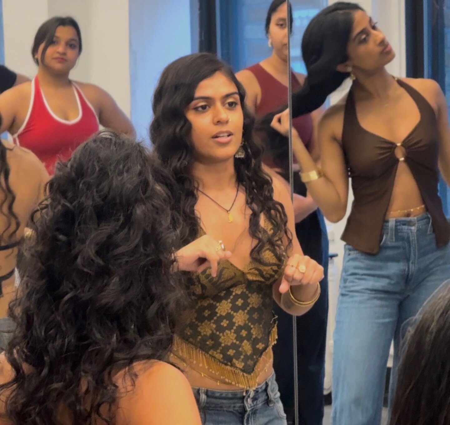 Anjali Kapur teaching a Bollywood Street Jazz class in a mirrored studio